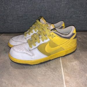 Old Nike Sneakers
